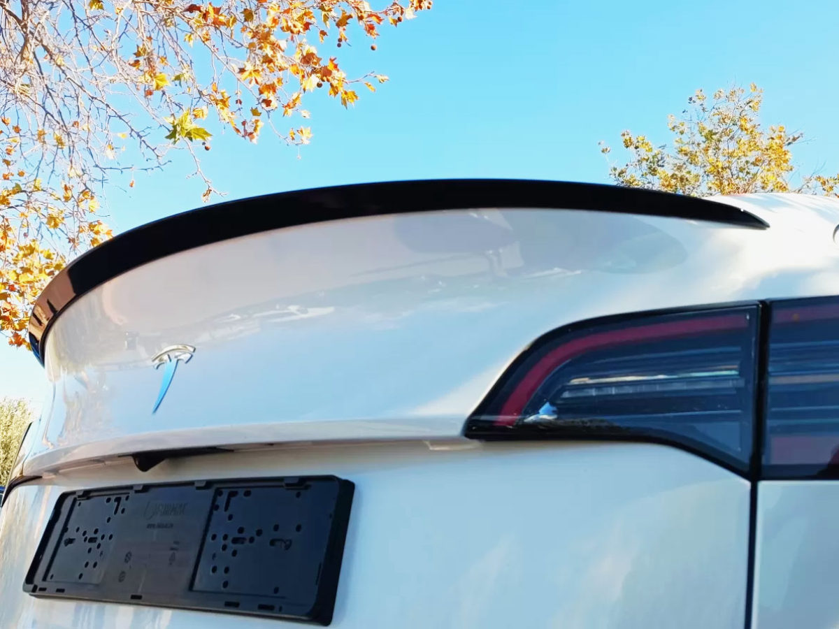 Becquet Volet Lunette Arrière Carbone Look Pour Tesla Model 3 (2017-2023) Et Model Y (2020-2023) - Paire De Garnitures Triangulaires Noires Élégantes
